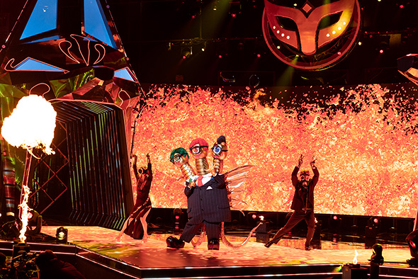 ザ・マスクド・シンガー ドラゴン3 Missテレビジョン エスカルゴ バード T-REX 連獅子 ネオンパンダ イカキング ニンジャ ローズ ウルフ アマビエ 正体 歌っているのは誰だ