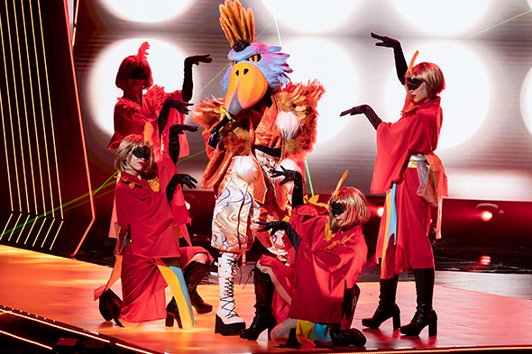 ザ・マスクド・シンガー ドラゴン3 Missテレビジョン エスカルゴ バード T-REX 連獅子 ネオンパンダ イカキング ニンジャ ローズ ウルフ アマビエ 正体 歌っているのは誰だ