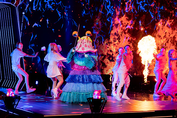 ザ・マスクド・シンガー ドラゴン3 Missテレビジョン エスカルゴ バード T-REX 連獅子 ネオンパンダ イカキング ニンジャ ローズ ウルフ アマビエ 正体 歌っているのは誰だ