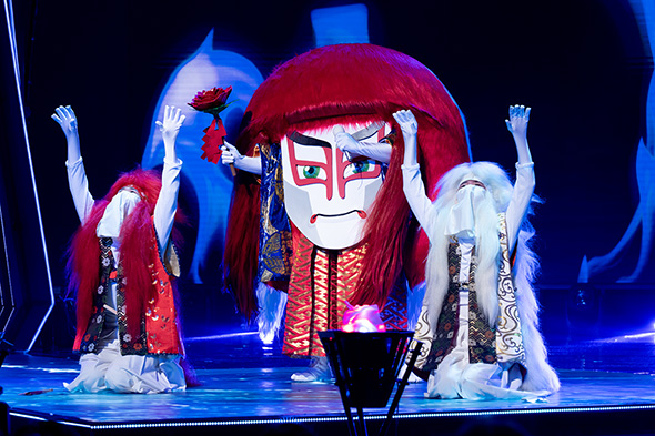 ザ・マスクド・シンガー ドラゴン3 Missテレビジョン エスカルゴ バード T-REX 連獅子 ネオンパンダ イカキング ニンジャ ローズ ウルフ アマビエ 正体 歌っているのは誰だ