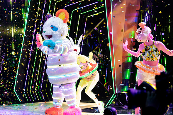 ザ・マスクド・シンガー ドラゴン3 Missテレビジョン エスカルゴ バード T-REX 連獅子 ネオンパンダ イカキング ニンジャ ローズ ウルフ アマビエ 正体 歌っているのは誰だ