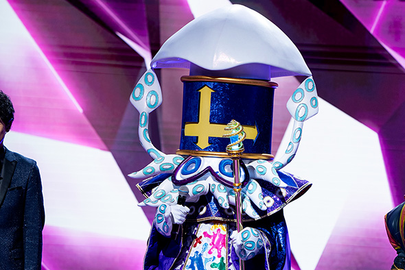 ザ・マスクド・シンガー ドラゴン3 Missテレビジョン エスカルゴ バード T-REX 連獅子 ネオンパンダ イカキング ニンジャ ローズ ウルフ アマビエ 正体 歌っているのは誰だ