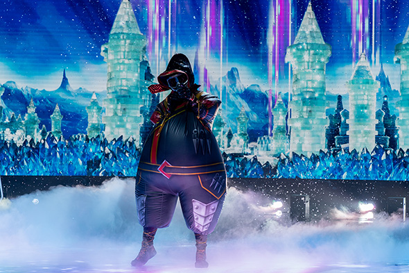 ザ・マスクド・シンガー ドラゴン3 Missテレビジョン エスカルゴ バード T-REX 連獅子 ネオンパンダ イカキング ニンジャ ローズ ウルフ アマビエ 正体 歌っているのは誰だ