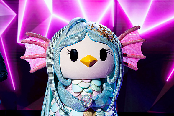 ザ・マスクド・シンガー ドラゴン3 Missテレビジョン エスカルゴ バード T-REX 連獅子 ネオンパンダ イカキング ニンジャ ローズ ウルフ アマビエ 正体 歌っているのは誰だ