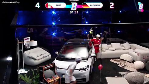 風船が床に着いたら負けのスポーツ「バルーンワールドカップ」開催　バルセロナのプロサッカー選手らが共催