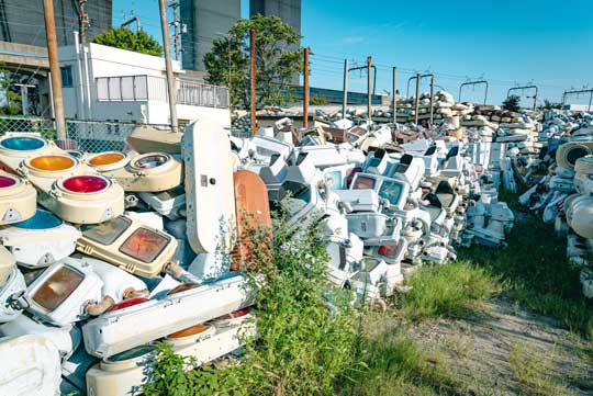 信号機の墓場 名古屋 写真