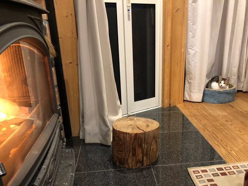 まだストーブが怖いねんねちゃん