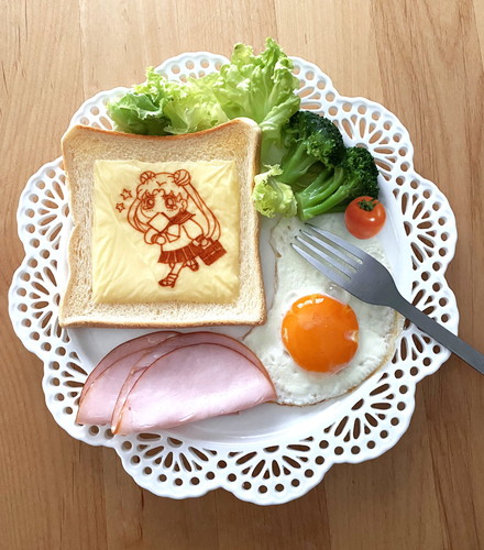 「食パン遅刻系少女」