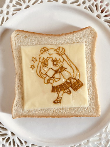 「食パン遅刻系少女」