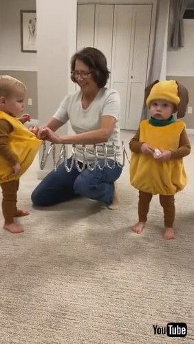 「Twin Toddlers Dress Up as Slinky Dog for Halloween || ViralHog」