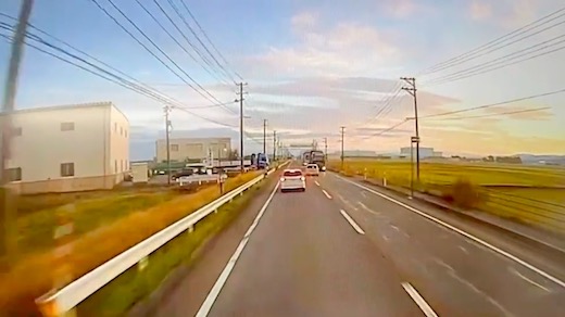 事故 国内 新潟 国道8号線 トレーラー 軽自動車