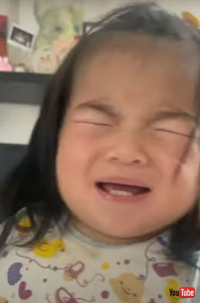 Little Girl Stops Crying Instantly When Parent Feeds her Favorite Food - 1262349