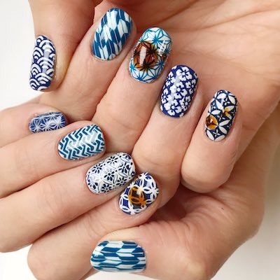 ベースの和柄ネイル