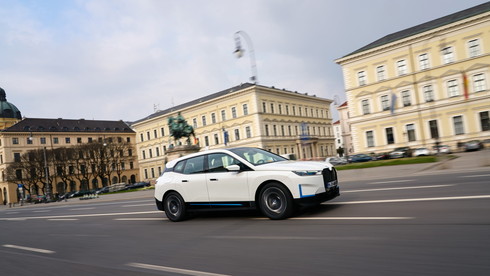 BMW iX