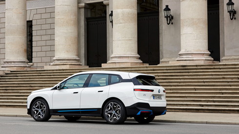 BMW iX