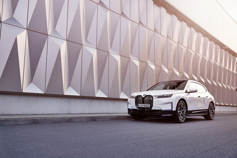 BMW iX