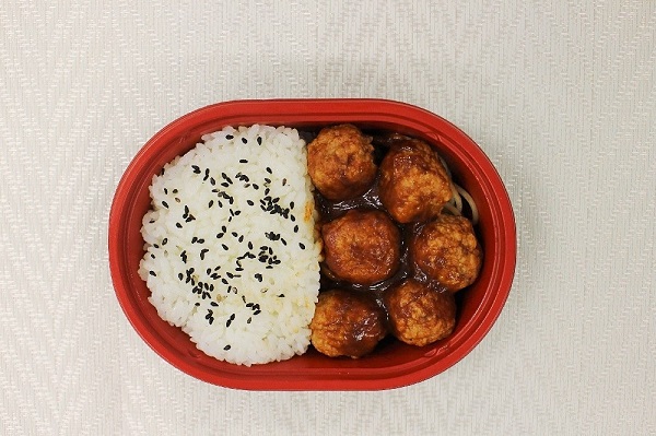 100円ローソンが“おかずがミートボールのみ”の弁当発売　おかず1品弁当に期待のニューカマー登場