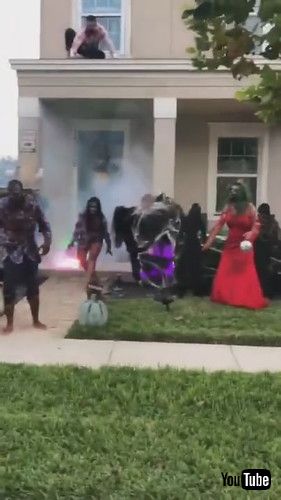 「Trick-or-Treater Gets Scared and Leaves on Seeing Family Dressed as Zombies on Halloween - 1267056」