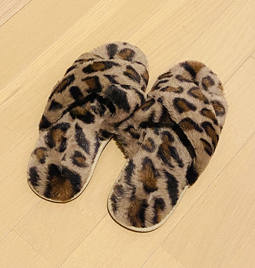 ヒョウ柄スリッパ