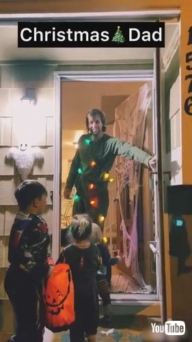 「Dad changed costumes for his kids so it was like they were going to different houses - 1266255」