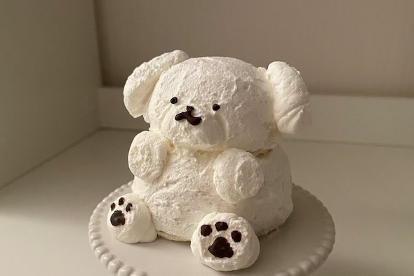 おすわりいぬケーキ右から