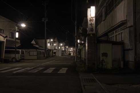 宮城県 大崎市 鳴子温泉 深夜 肝が冷えた こけし 公衆電話 写真