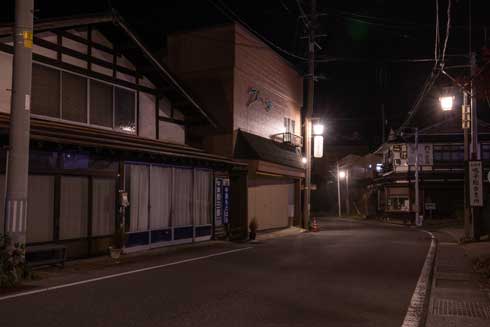 宮城県 大崎市 鳴子温泉 深夜 肝が冷えた こけし 公衆電話 写真