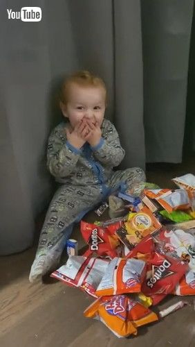 「CBaby Becomes Happy on Getting Lots of Wafers From Trick or Treating - 1267786」