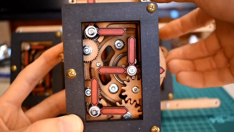 歯車で動く「デジタルなのにアナログな数字カウンター」が気持ちいい　理解が追い付かない複雑カラクリ、開発のきっかけ聞いた