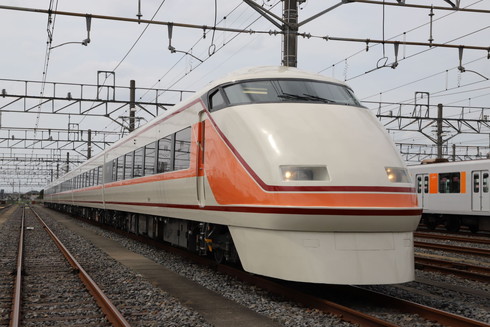 東武 デラックスロマンスカー