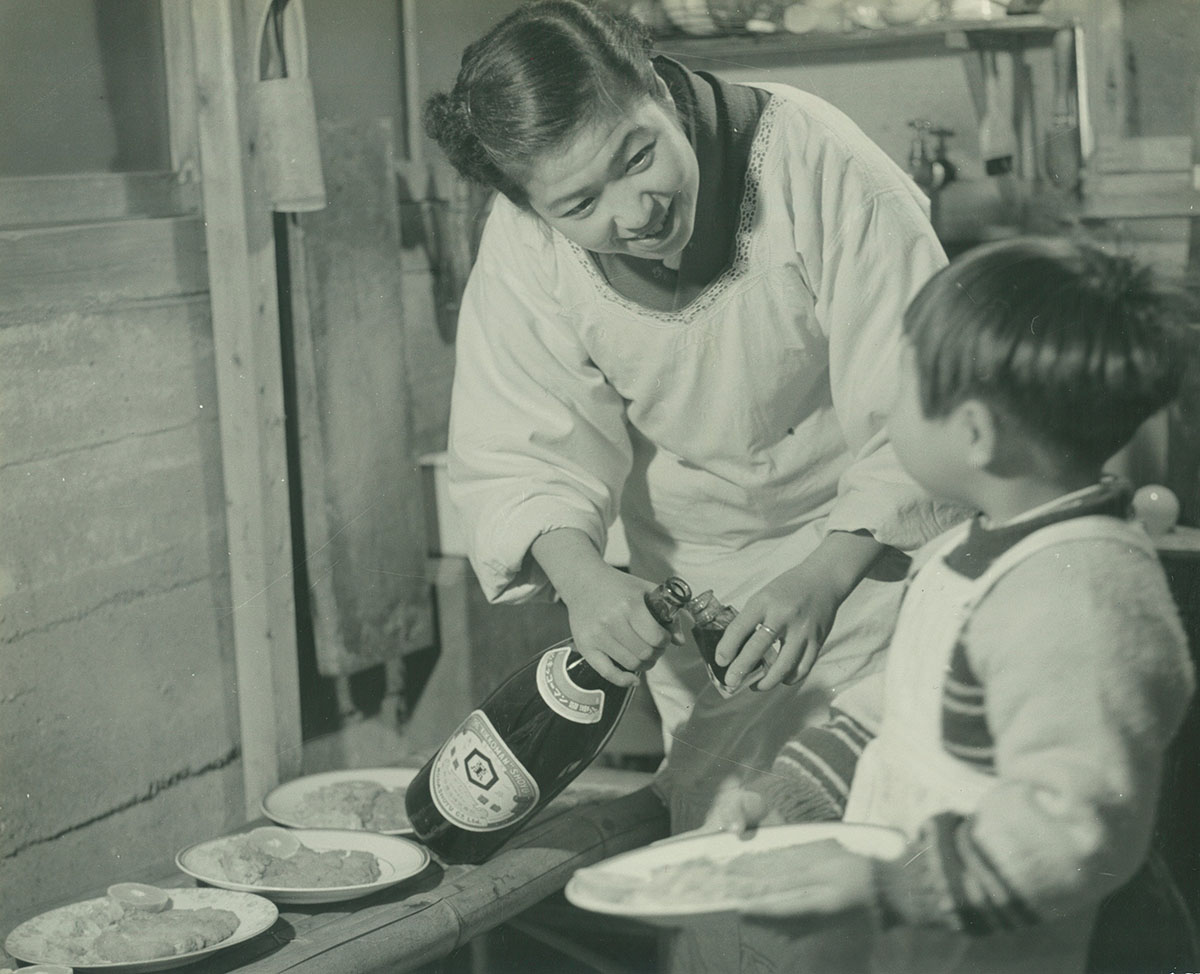 昭和レトロな「広告っぽい家族写真」がまんまサザエさん　勝手に企業に送るのが好きだった祖父が撮影