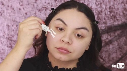 「Woman Displays Her Mind-Blowing Makeup Skills by Transforming Her Face Into Skull - 1266761」