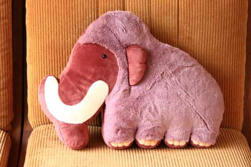 マンモス 氷漬け クッション ぬいぐるみ