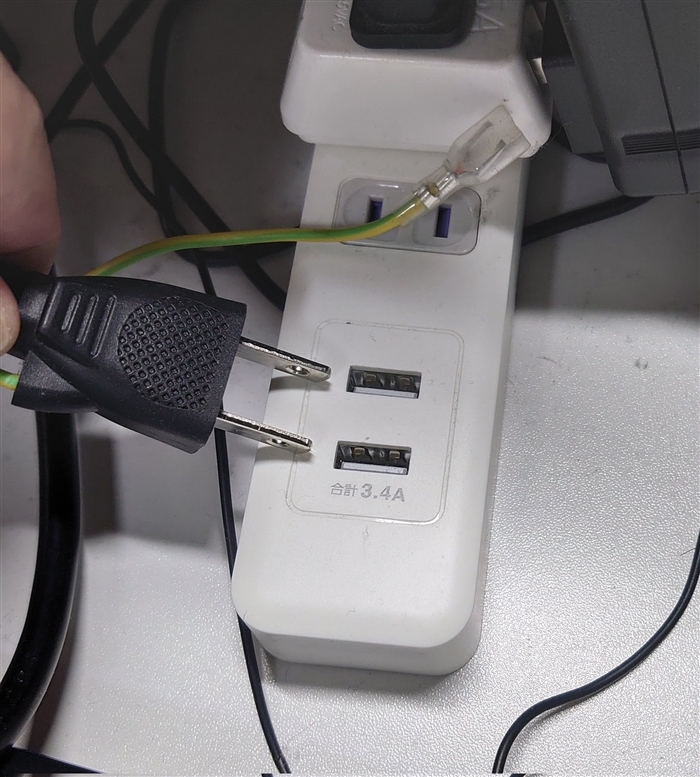 コンセント、誤ってUSBポートに挿し「火花」　安全面の不安をメーカーに聞いてみた