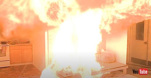 「夜空に浮かぶあれは何？」→「アイツは七面鳥さ」　感謝祭で頻発する火事の注意喚起をする画像がシュール