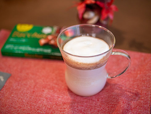 バッカスミルクにミルクの泡をのせたところ