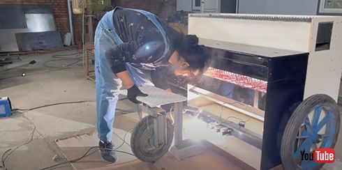 これでピアノとバーベキューが同時に楽しめるぞ　オート三輪車の発明が自由すぎて面白い