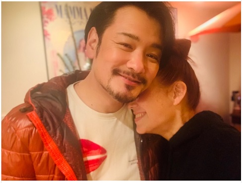 LiLiCo 小田井涼平 退院 左膝蓋骨