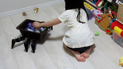 歩くおもちゃ箱