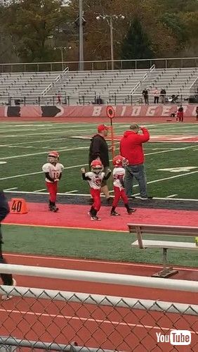 「Peewee Football Player Grooves Away on the Sidelines || ViralHog」