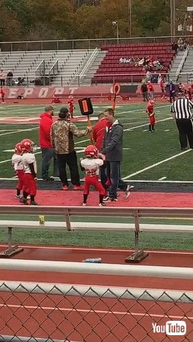 「Peewee Football Player Grooves Away on the Sidelines || ViralHog」