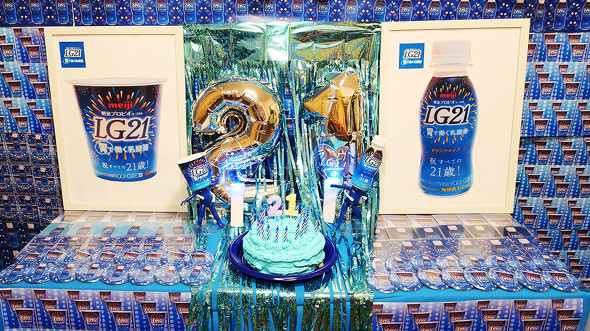 【PR】明治プロビオヨーグルトLG21 ／ LG21 発売21周年 限定パッケージ 花火 祭壇