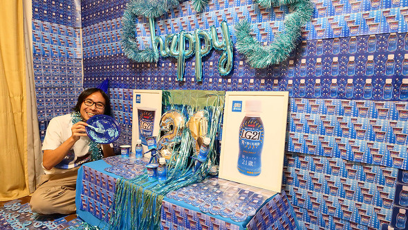 【PR】明治プロビオヨーグルトLG21 ／ LG21 発売21周年 限定パッケージ 花火 祭壇