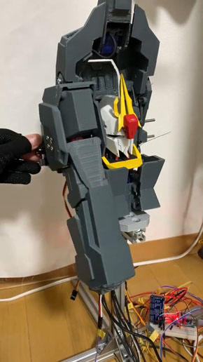 自動変形Zガンダム