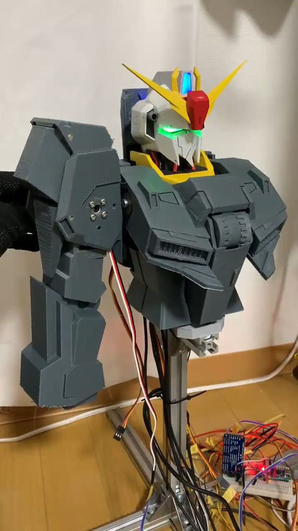 個人で開発中の「1/30 自動変形Zガンダム」が恐ろしいクオリティ　試運転動画に「技術力がアナハイム」「ロマンが詰まってる」