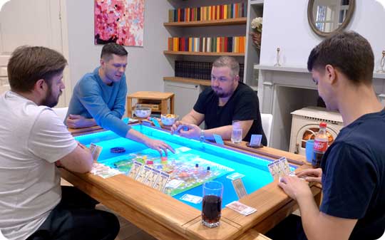 ゲーミングテーブル Kingmaker 木製 LEDライト 光る Kickstarter