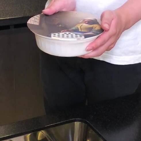 日清食品 焼きそば u.f.o 湯切り牛乳を注ぐ女 フェルメール