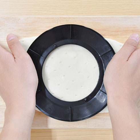 サンコー「自家製おかずパイメーカー」・型抜き