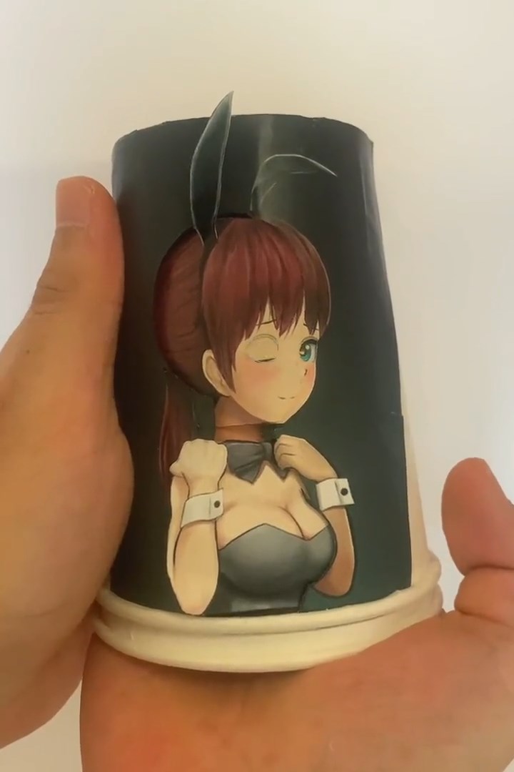 紙コップの中でバニーガールが生き生きとアニメーション　天才的な紙工作に「アナログLive2D」「目と脳がバグる」と称賛