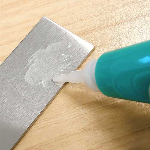 セメダイン 公式 瞬間接着剤 塗り方 滴下 ノズル詰まり